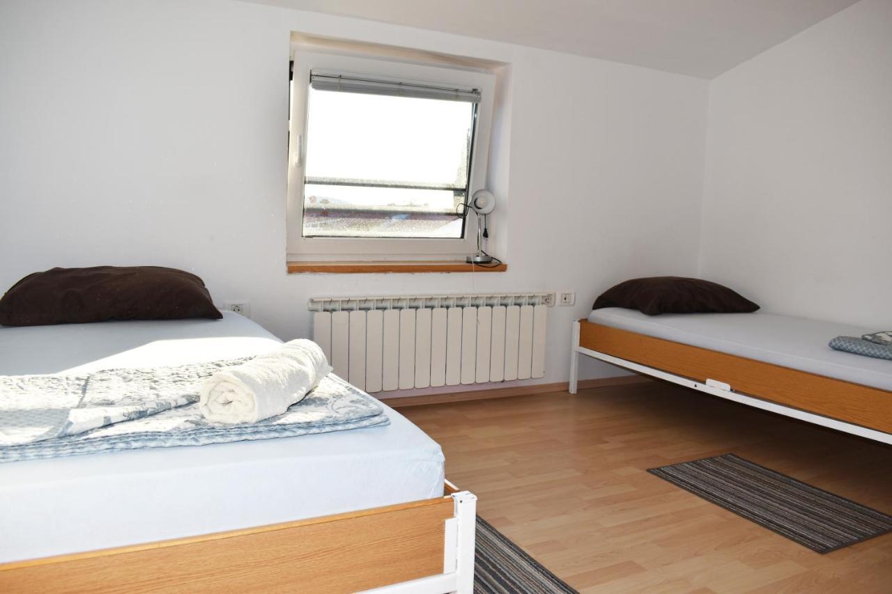 Rooms Busija Izola Bagian luar foto