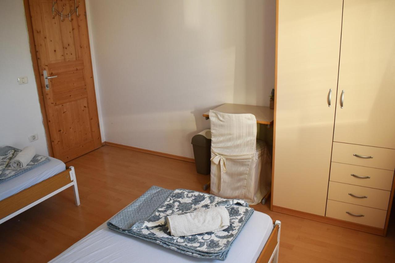 Rooms Busija Izola Bagian luar foto