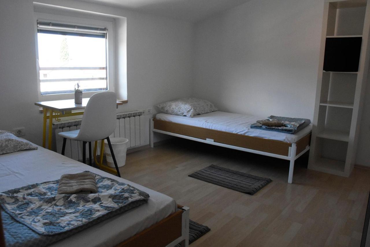 Rooms Busija Izola Bagian luar foto