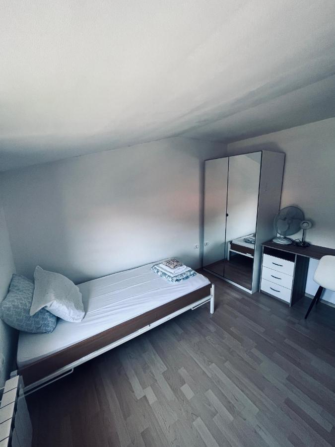 Rooms Busija Izola Bagian luar foto