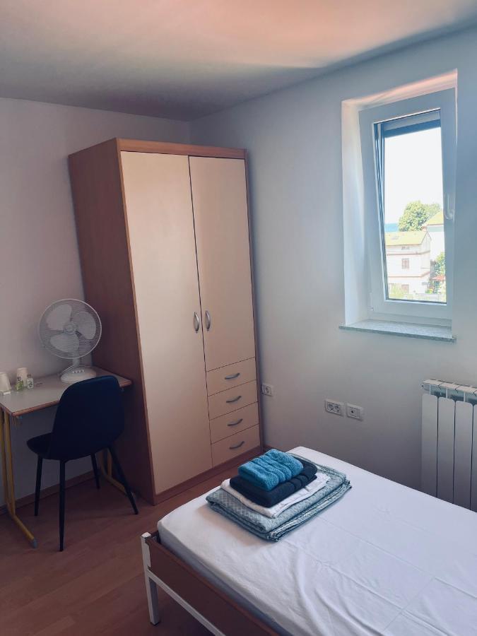 Rooms Busija Izola Bagian luar foto