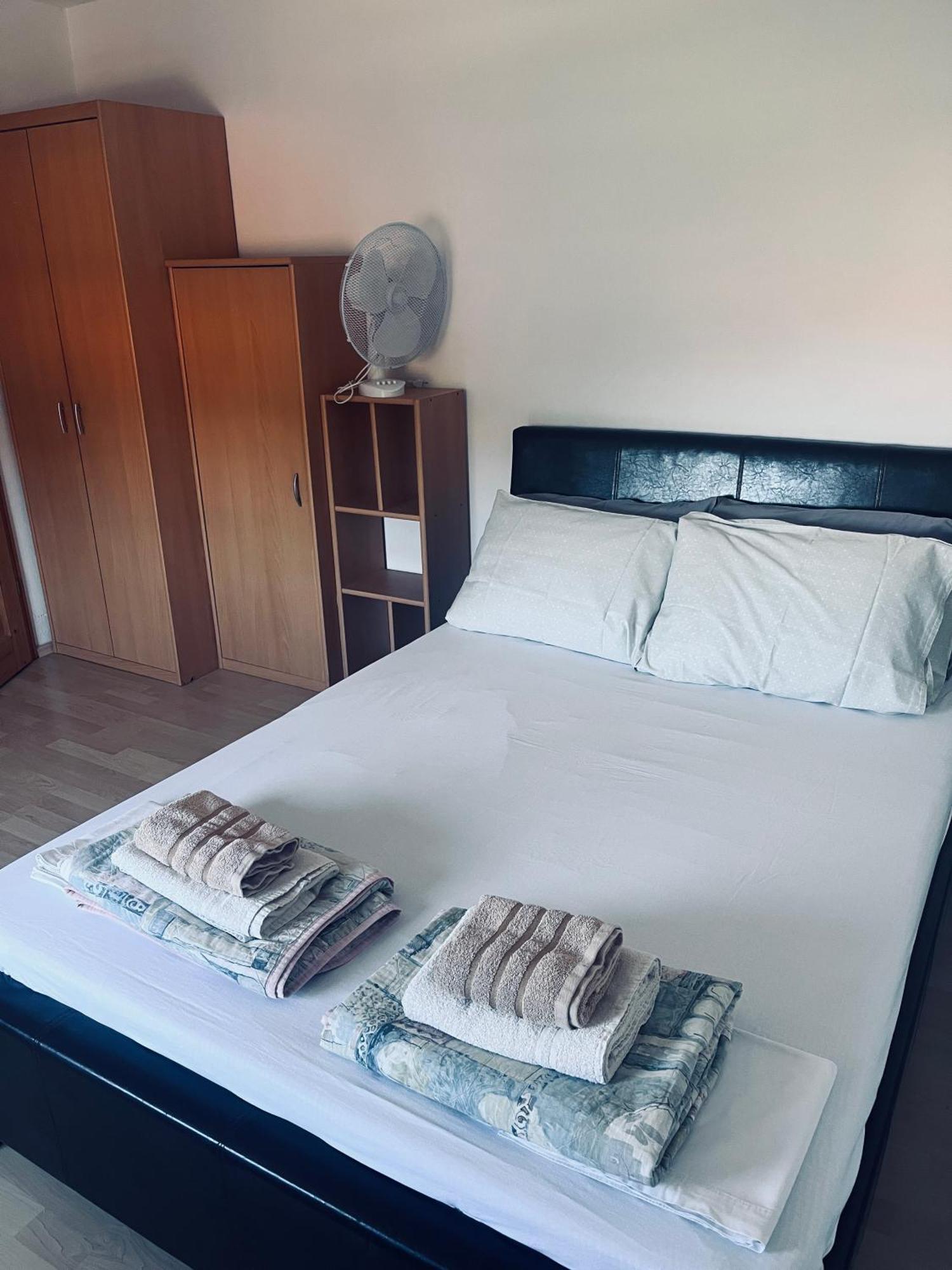 Rooms Busija Izola Bagian luar foto